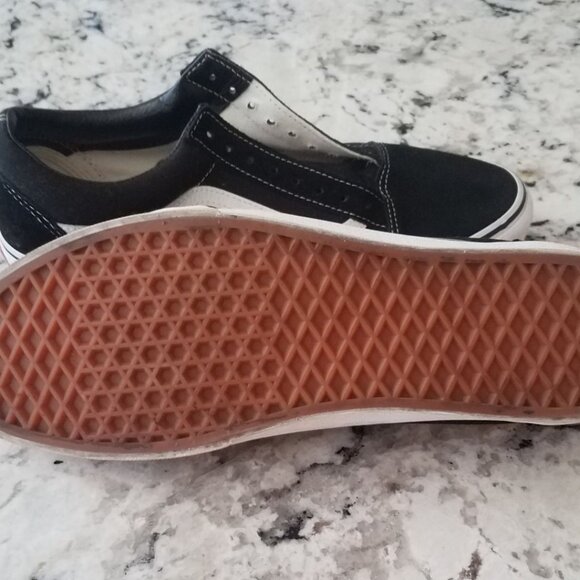 Vans Old Skool Shoes - Picture 2 of 6